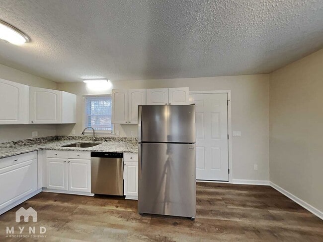 Photo - 400 Miller Rd