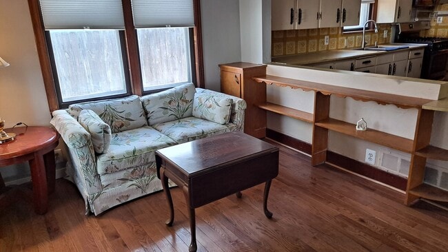 Photo - 310 N La Salle Ave