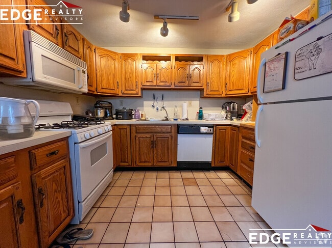 Building Photo - 15 Oliva Rd Unit 1 Rental