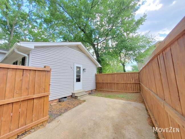 Photo - 202 Newgate Dr