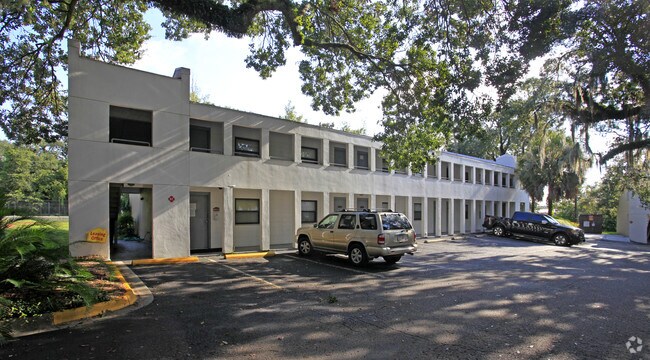 Burt Reynolds Complex - Burt Reynolds Complex Apartments
