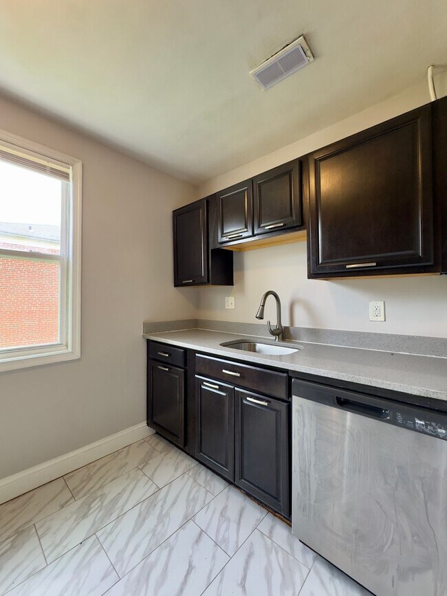 Photo - 1111 Gleneagle Rd Unit 2