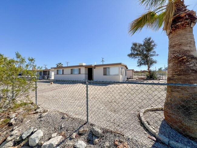 A 3 Bedroom 1 Bath Home with Guest House - A 3 Bedroom 1 Bath Home with Guest House