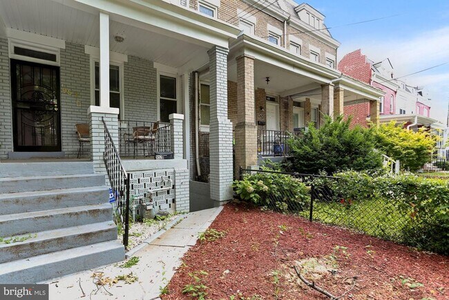 Photo - 952 Shepherd St NW