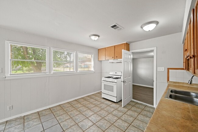 Photo - 1201 Orrel Dr