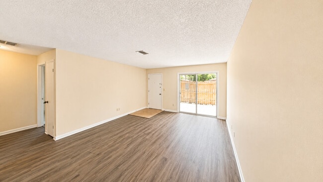 Photo - Woodland Bend Apartments