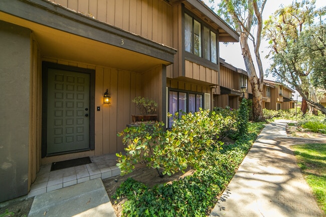 Photo - 9743 Reseda Blvd #3