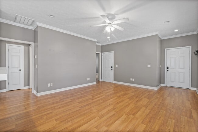 Photo - 1623 Wellington St