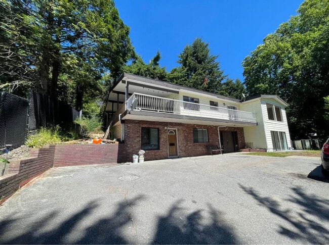 Building Photo - Upper House for Rent in Surrey – Panorama ... Unit Upper House