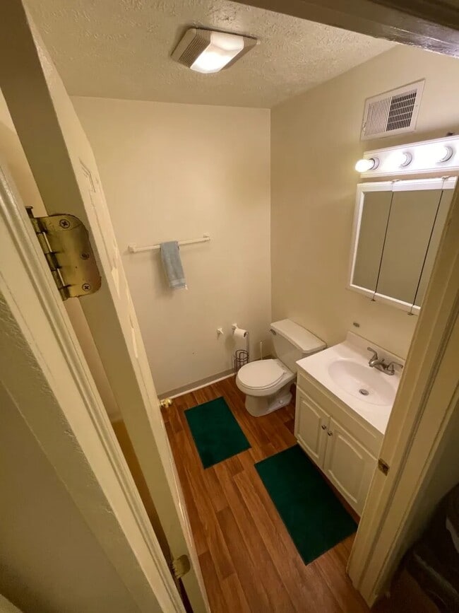 Photo - 211 Dunseith St