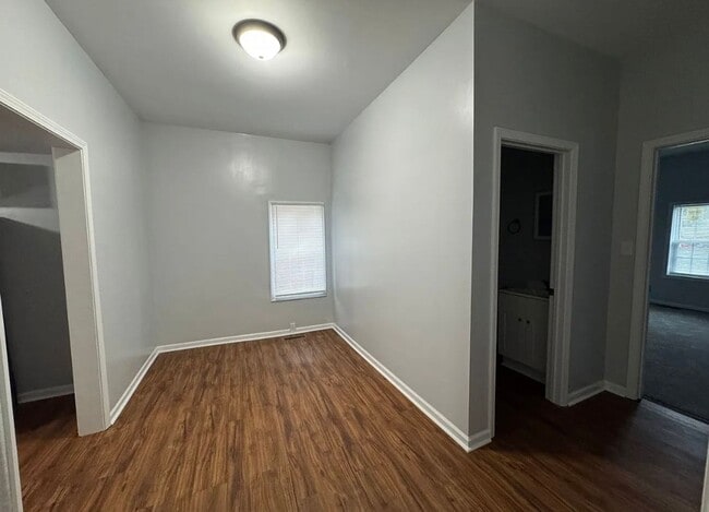 122 E 14th St