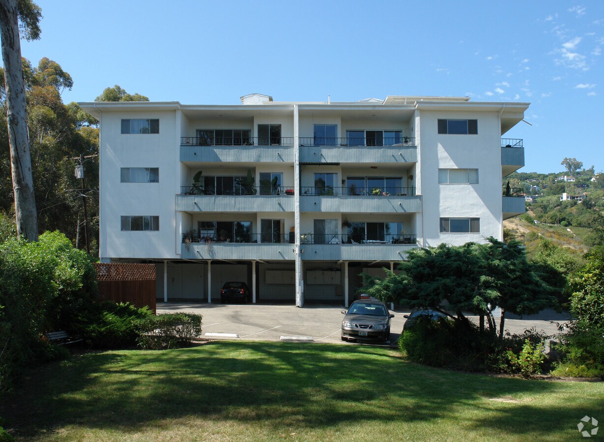 Photo - Riviera Hills Apartments