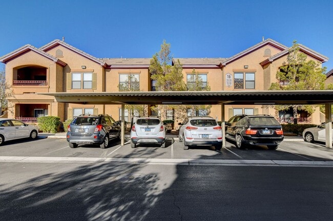 Building Photo - Beautiful downstairs 3 bdrm 2 Bath Condo w...