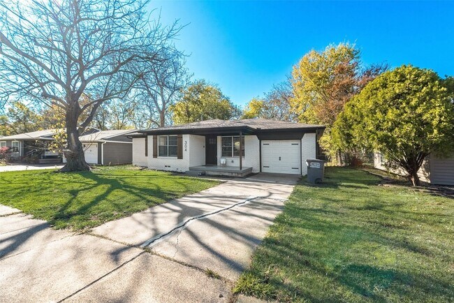 Photo - 304 S 3rd St House