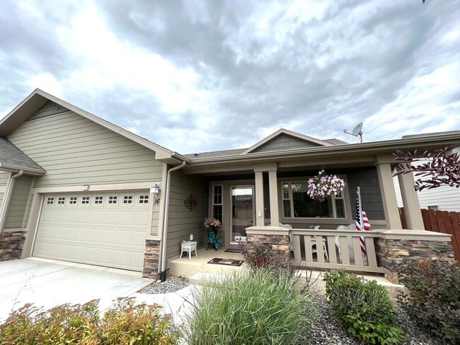 Building Photo - Pet Friendly 3 Bed 2 Bath Single Level Con... Rental