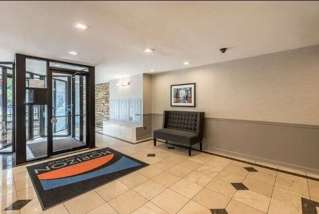 Photo - 6725 N Sheridan Rd