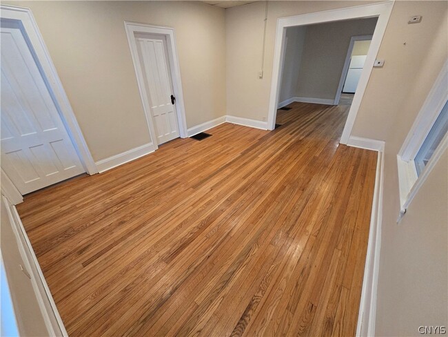 Photo - 804 E Division St