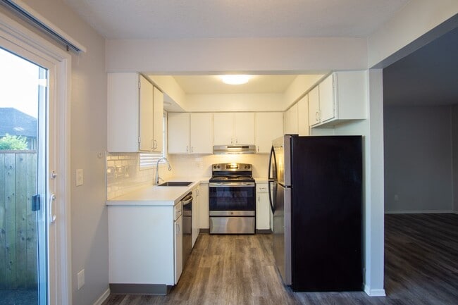 Photo - Off SE Belmont: Mid-Century 2Bdr w/Patio & Parking! Unit 1026