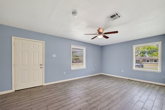 Photo - 6022 Lyndhurst Dr