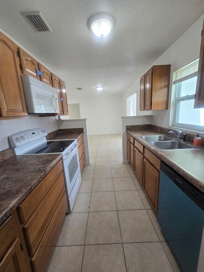 Photo - 9231 Antrim St