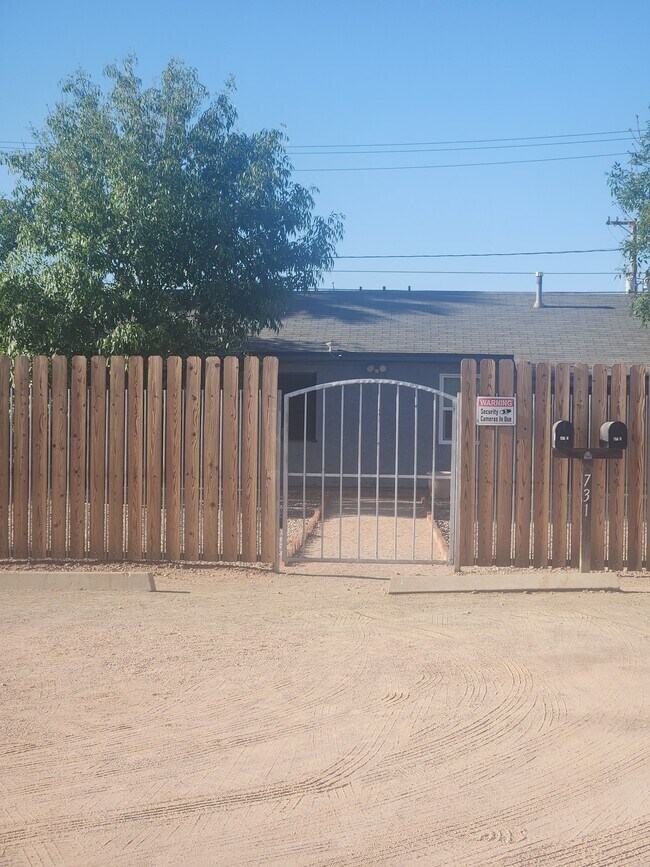 Photo - 731 W Pepper Pl Unit appt.2