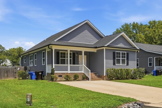 Photo - 573 Circle Dr