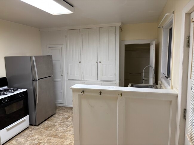 Photo - 222 W 4th St Unit 2