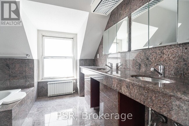 Photo - 25 Coulson Ave Unit 3RD FL