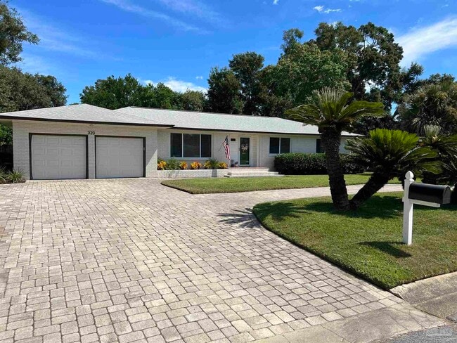 Photo - 320 Gamarra Rd