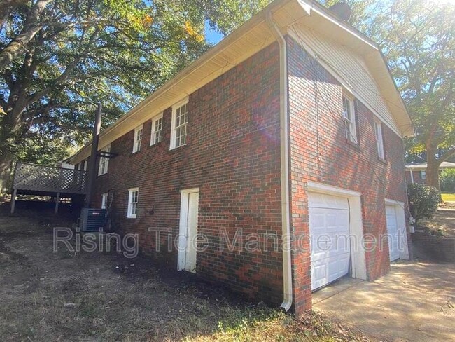 Photo - 118 39th Ave NE