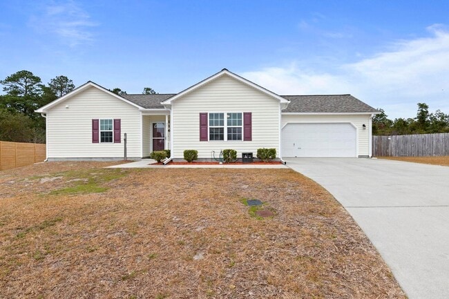 Building Photo - Ranch with fenced yard in Swansboro HS Dis... Rental