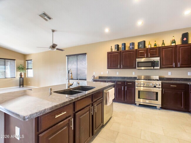 Photo - 1084 N Martingale Rd