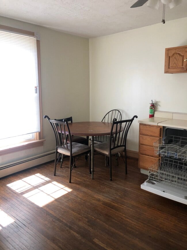 Eat in kitchen - 222 W Main St Apartment Unit 2