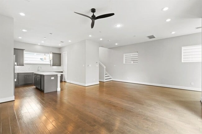 Photo - 2627 Hutchins St