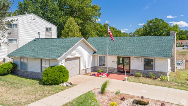 Pines West Apartments - Pines West Apartments