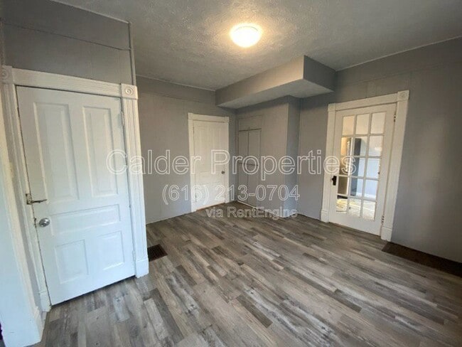 Photo - 143 Page St NE