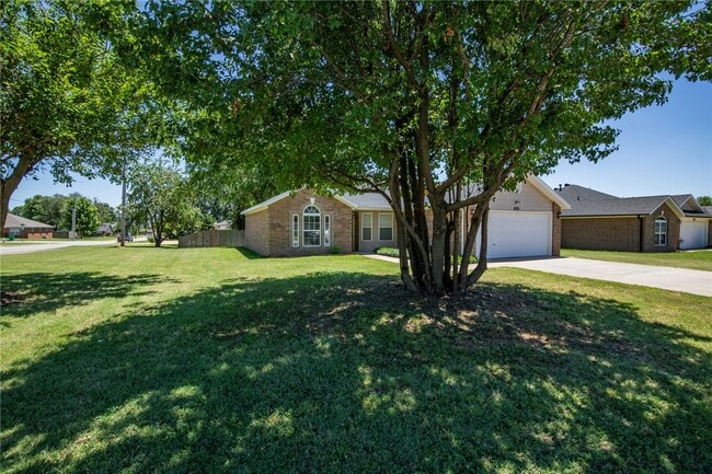 Photo - 610 Maplewood Dr