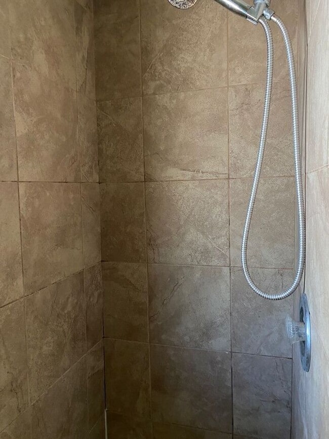 Photo - Affordable Efficiency Unit Available! Great Location Adjacent to College Park!