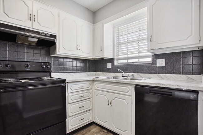 Photo - Clove Manor Apartments