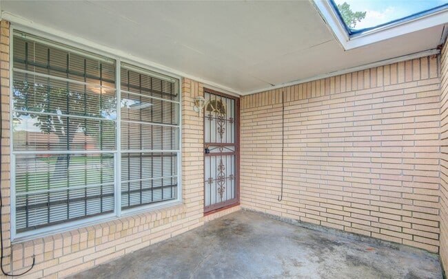 Photo - 9526 Balsam Ln