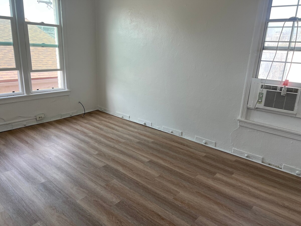 Photo - 225 E Garfield Ave Unit 106