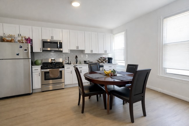 Building Photo - Bright Renovated 2-Bedroom w/ Stainless Kitchen & 1,000 Sq Ft Unit 2F