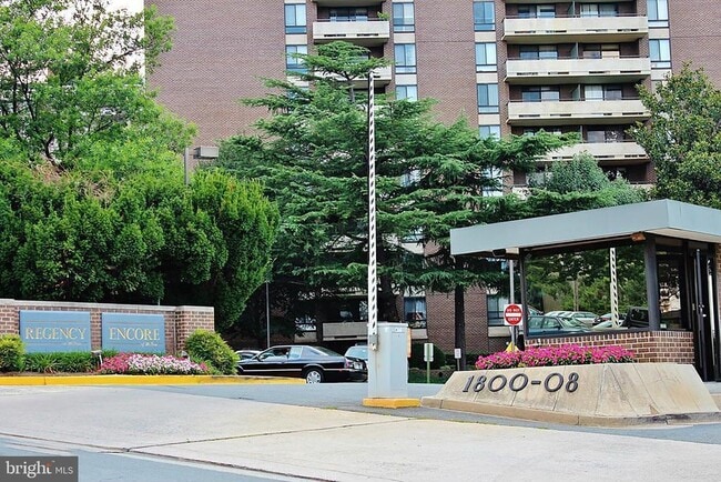 Building Photo - 1808 Old Meadow Rd Unit 216 Rental