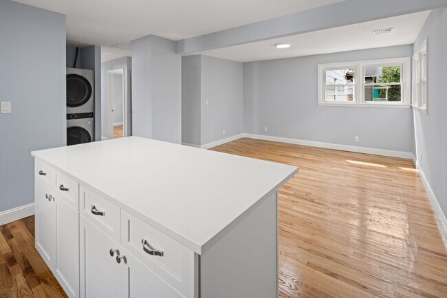 Photo - 140 Nash St Unit 2