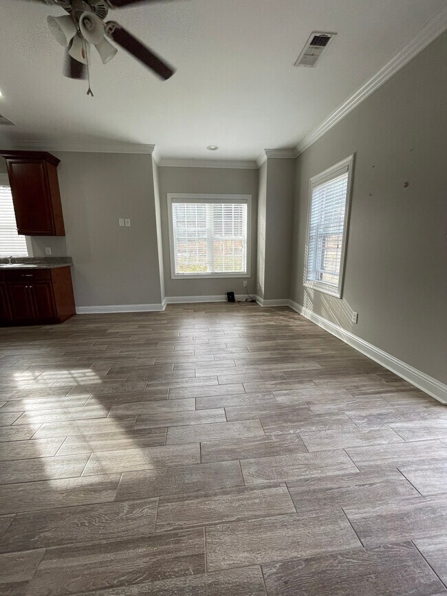 Living Room - 919 Muirfield Dr