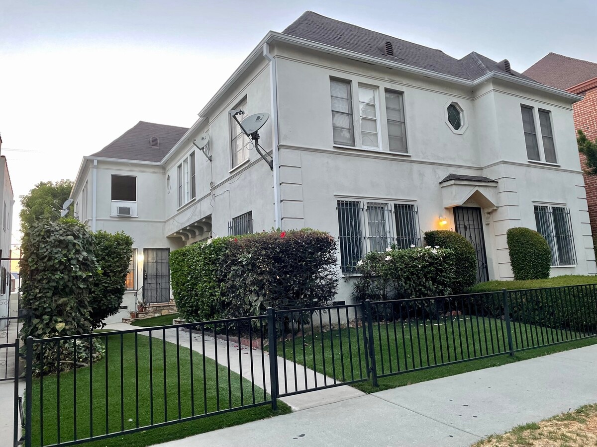 Photo - 361 N Orange Grove Ave Apartments Unit 359
