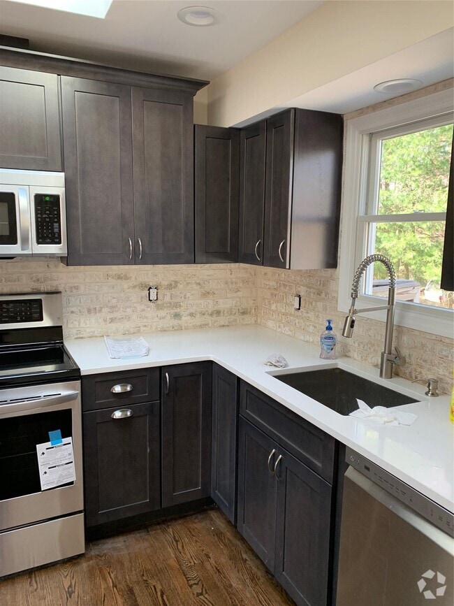 Building Photo - 124 Cedar Rd Rental