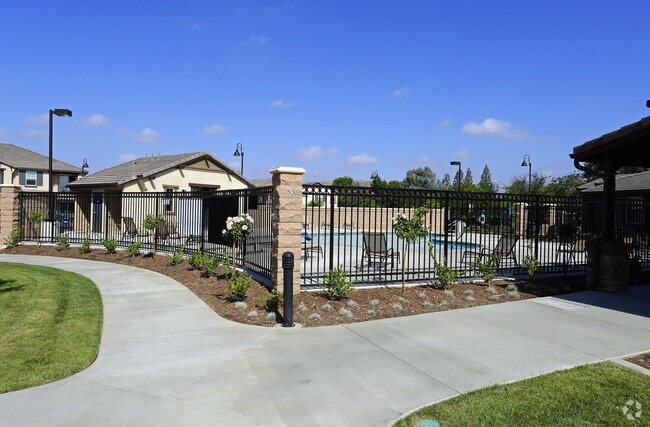 Photo - Cedar Glen Apartments