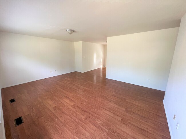 11 Woodland Rd