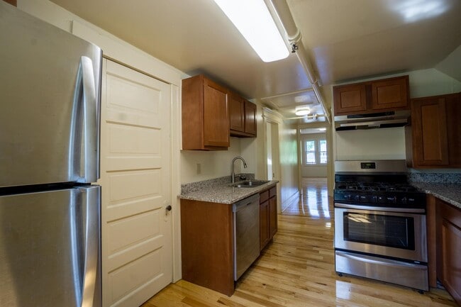Photo - 833 Sumner Ave Unit Sumner 833.3